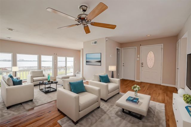 10 Mariner Village Drive, Pasadena, TX 77586