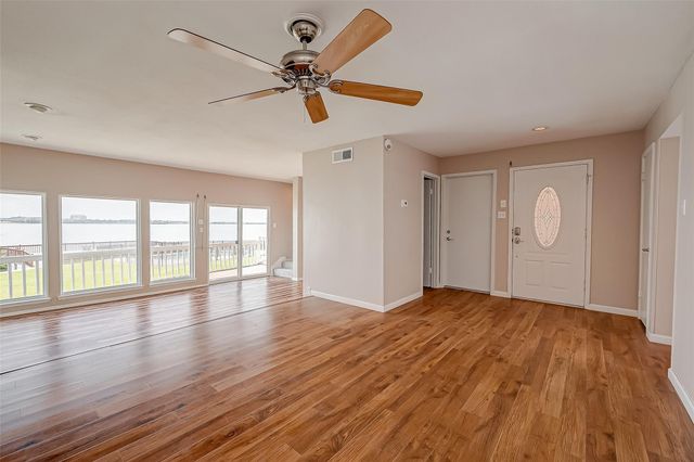 10 Mariner Village Drive, Pasadena, TX 77586