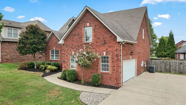 1921 Walking Dr, Murfreesboro, TN 37130