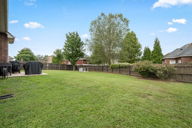 1921 Walking Dr, Murfreesboro, TN 37130
