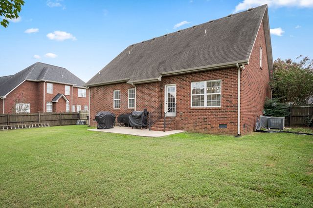 1921 Walking Dr, Murfreesboro, TN 37130