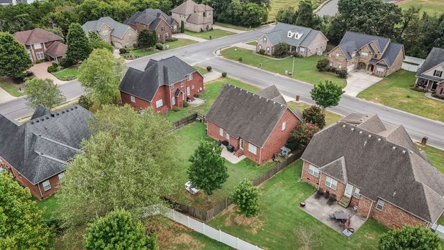 1921 Walking Dr, Murfreesboro, TN 37130