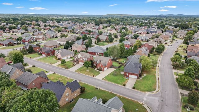 1921 Walking Dr, Murfreesboro, TN 37130