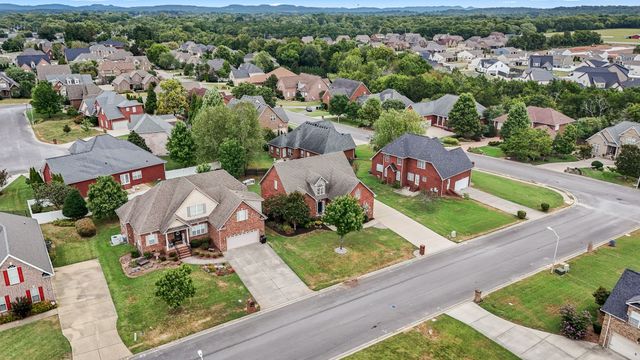 1921 Walking Dr, Murfreesboro, TN 37130
