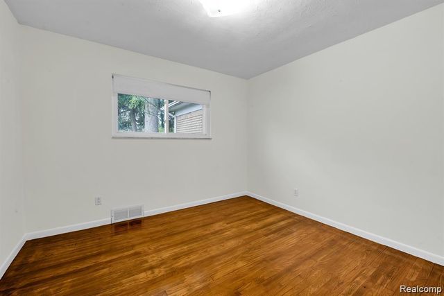 28314 James Drive, Warren, MI 48092