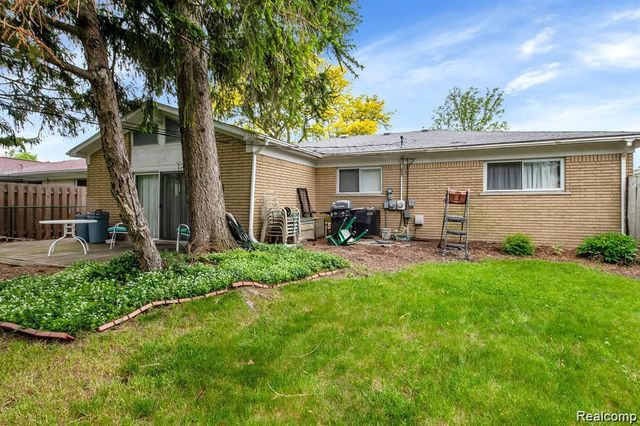 28314 James Drive, Warren, MI 48092