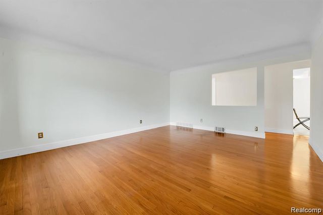 28314 James Drive, Warren, MI 48092