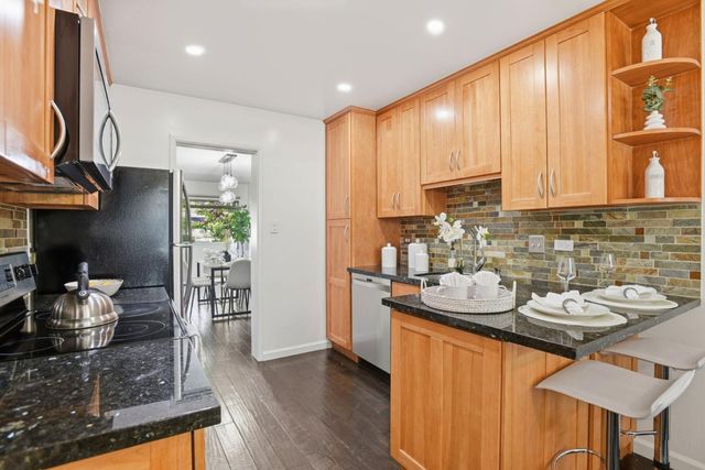 2315 Sharon Road, Menlo Park, CA 94025