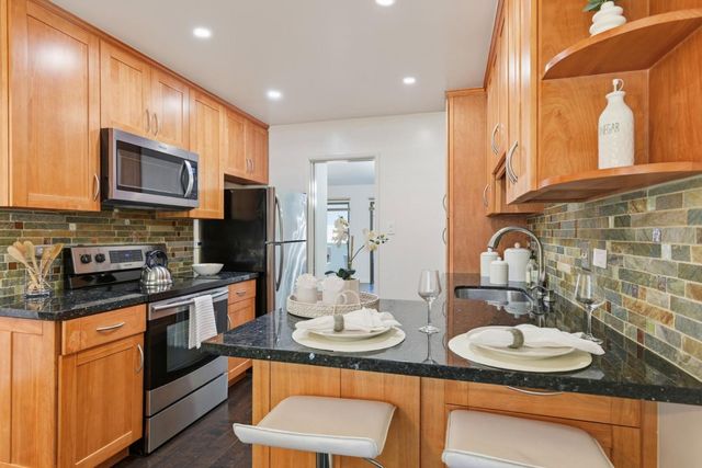 2315 Sharon Road, Menlo Park, CA 94025