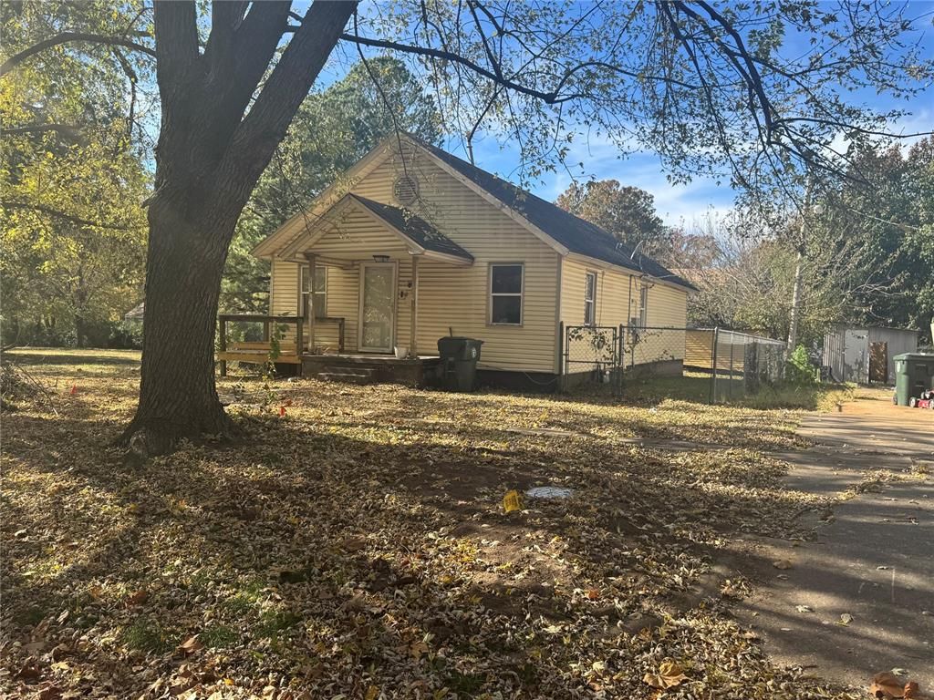 Image 1 of property listing at 319 S 8th Street, Muskogee, OK 74401