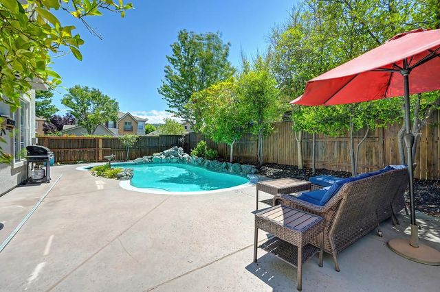 1685 Halverson Ct, Folsom, CA 95630