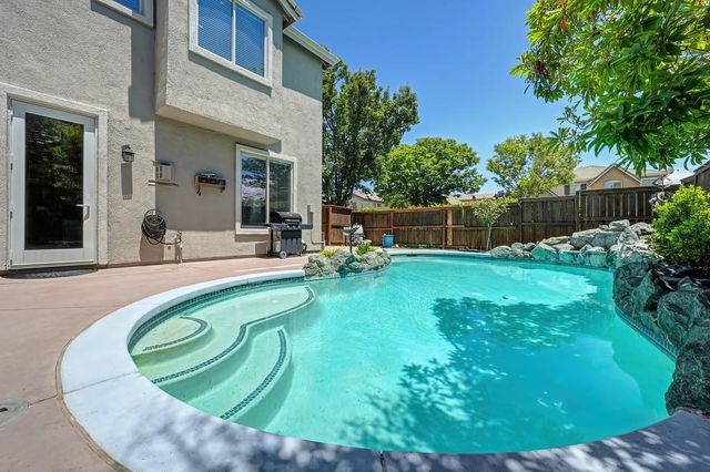 1685 Halverson Ct, Folsom, CA 95630