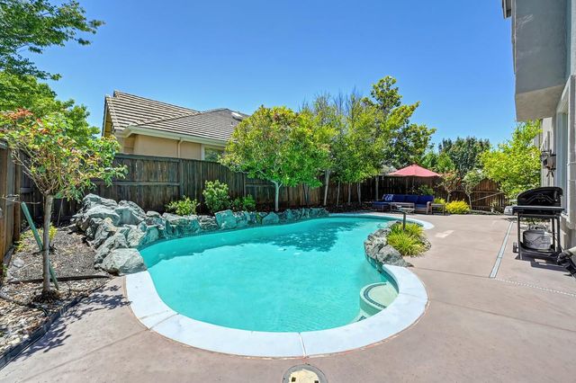 1685 Halverson Ct, Folsom, CA 95630