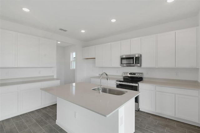 1272 DAISY HILL AVENUE, Dundee, FL 33838