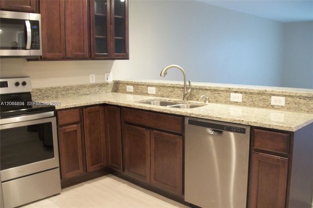 13900 Lake Placid Court A24, Miami Lakes, FL 33014