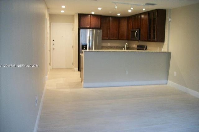 13900 Lake Placid Court A24, Miami Lakes, FL 33014