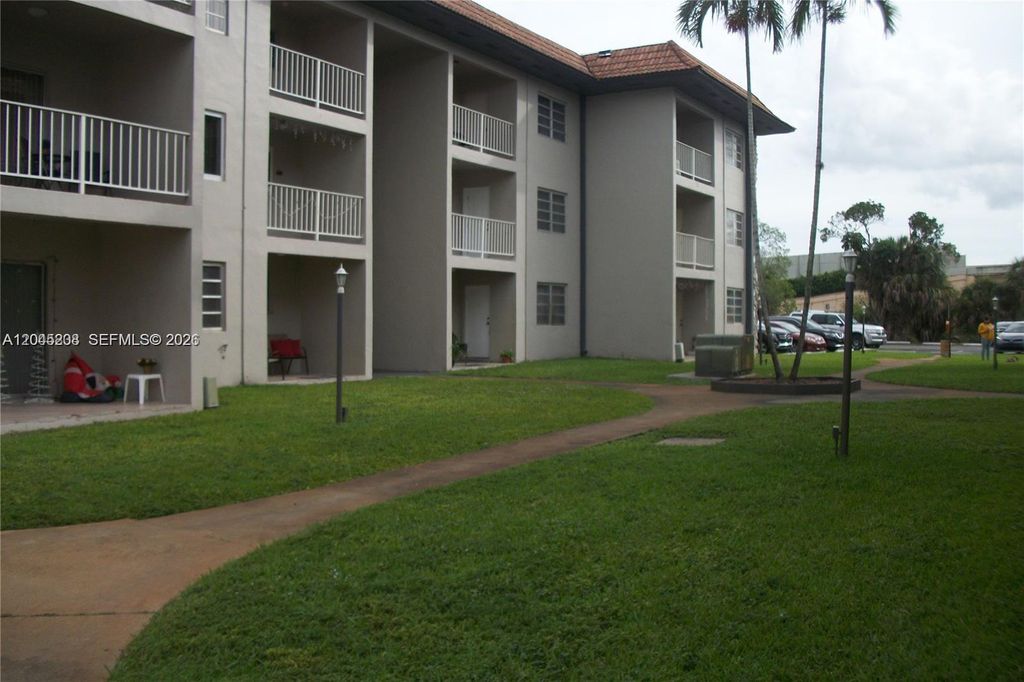 13900 Lake Placid Court A24, Miami Lakes, FL 33014