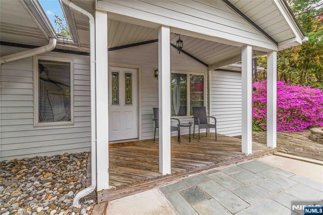 6 Seabert Lane, Kinnelon Borough, NJ 07405