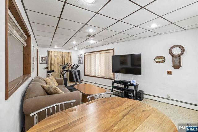 6 Seabert Lane, Kinnelon Borough, NJ 07405