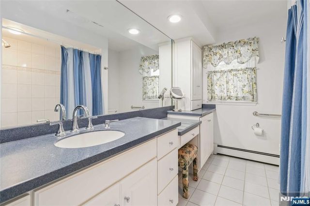 6 Seabert Lane, Kinnelon Borough, NJ 07405