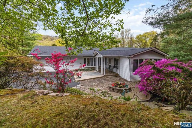 6 Seabert Lane, Kinnelon Borough, NJ 07405
