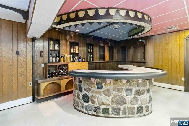 6 Seabert Lane, Kinnelon Borough, NJ 07405