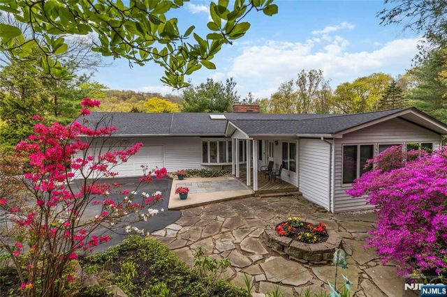 6 Seabert Lane, Kinnelon Borough, NJ 07405
