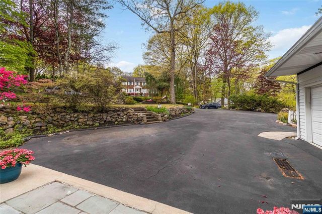 6 Seabert Lane, Kinnelon Borough, NJ 07405