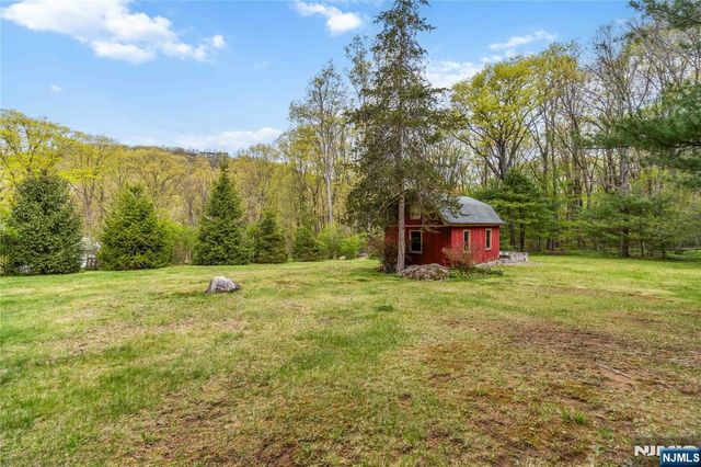6 Seabert Lane, Kinnelon Borough, NJ 07405