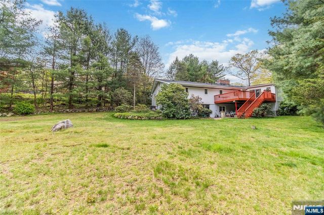 6 Seabert Lane, Kinnelon Borough, NJ 07405