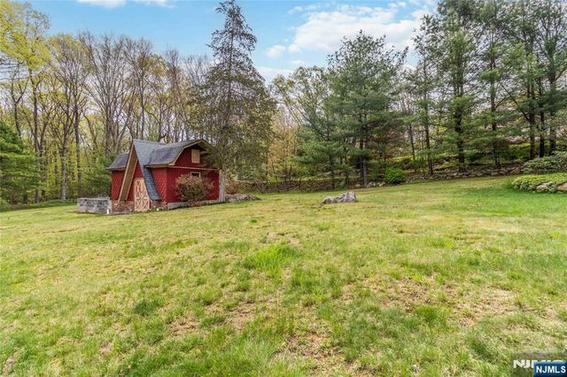 6 Seabert Lane, Kinnelon Borough, NJ 07405