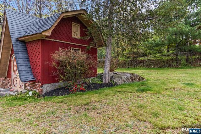 6 Seabert Lane, Kinnelon Borough, NJ 07405
