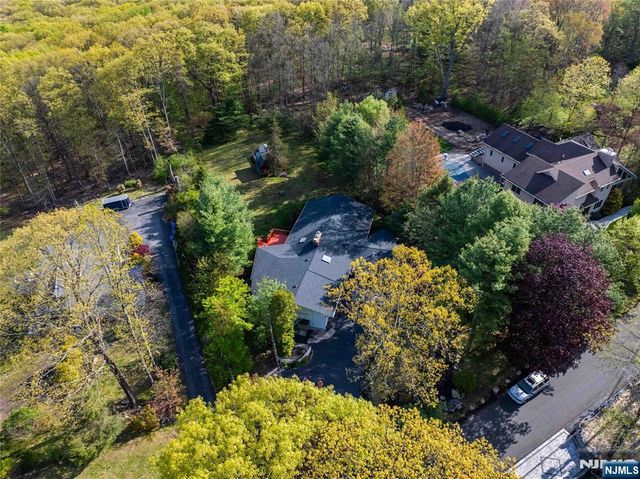 6 Seabert Lane, Kinnelon Borough, NJ 07405