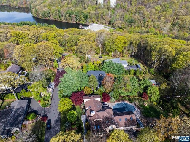 6 Seabert Lane, Kinnelon Borough, NJ 07405