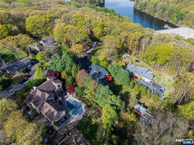 6 Seabert Lane, Kinnelon Borough, NJ 07405