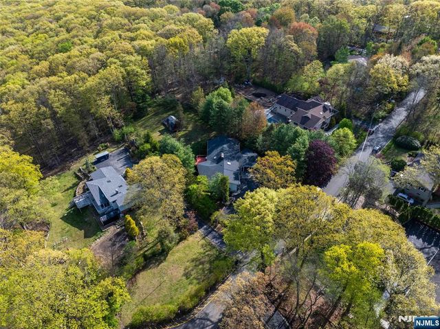 6 Seabert Lane, Kinnelon Borough, NJ 07405
