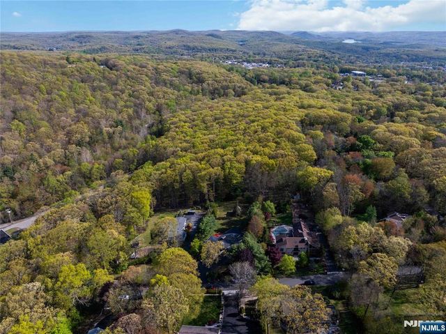 6 Seabert Lane, Kinnelon Borough, NJ 07405
