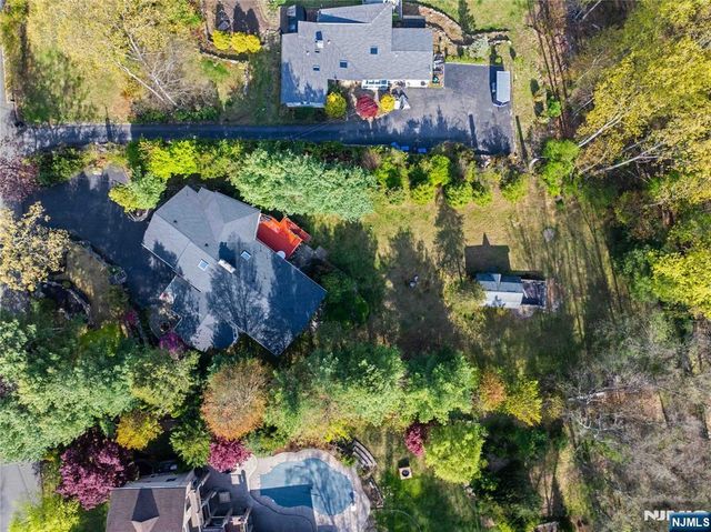 6 Seabert Lane, Kinnelon Borough, NJ 07405
