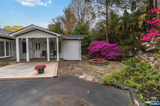 6 Seabert Lane, Kinnelon Borough, NJ 07405