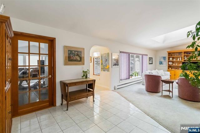 6 Seabert Lane, Kinnelon Borough, NJ 07405