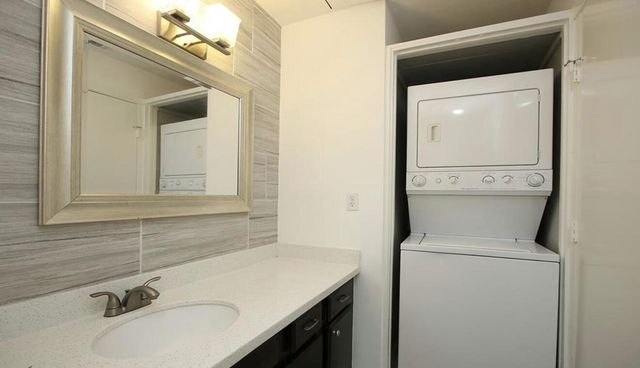 2001 Bering Drive 6B, Houston, TX 77057