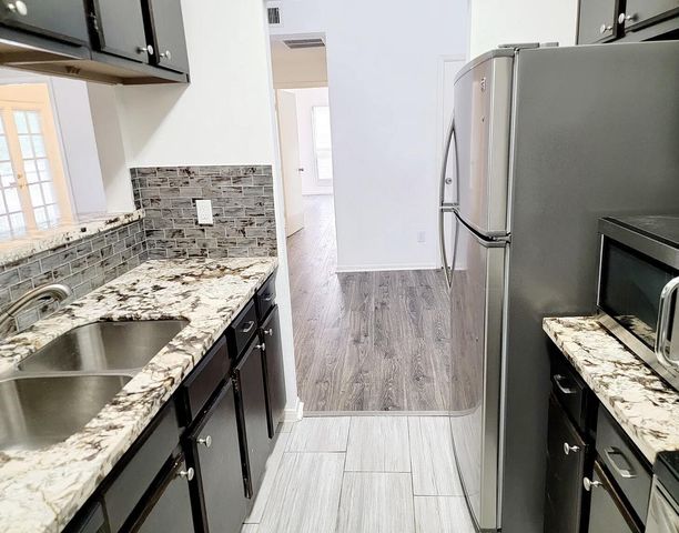 2001 Bering Drive 6B, Houston, TX 77057