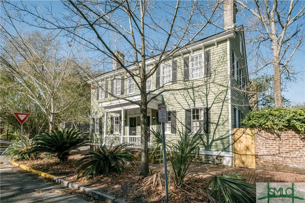 Image 1 of property listing at 117 - 119 Houston Street, Savannah, GA 31401