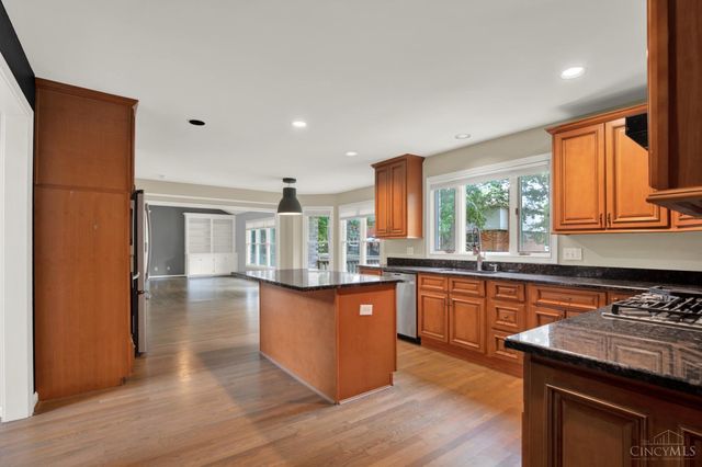 9846 Catalpa Woods Court, Blue Ash, OH 45242