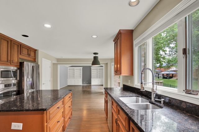 9846 Catalpa Woods Court, Blue Ash, OH 45242