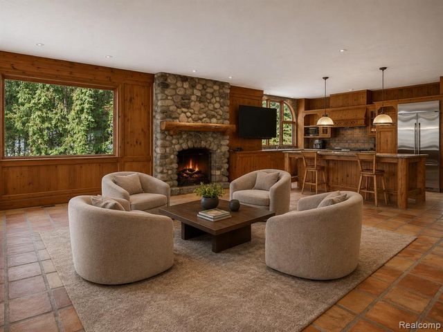 405 Bonnie Brier Street, Birmingham, MI 48009