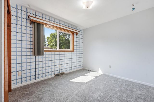 1119 9th Street N, Moorhead, MN 56560