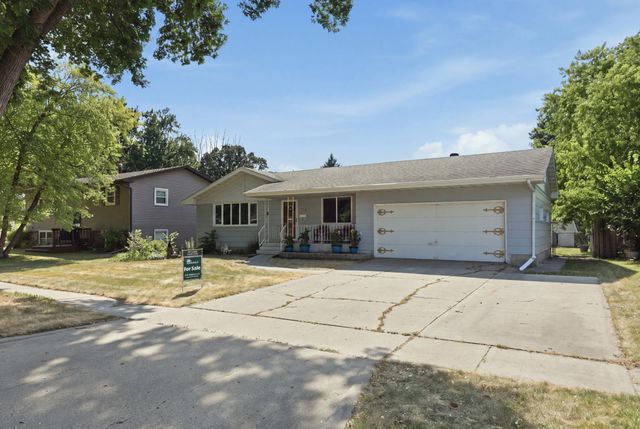 1119 9th Street N, Moorhead, MN 56560