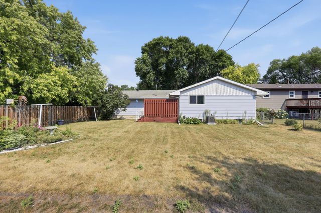 1119 9th Street N, Moorhead, MN 56560