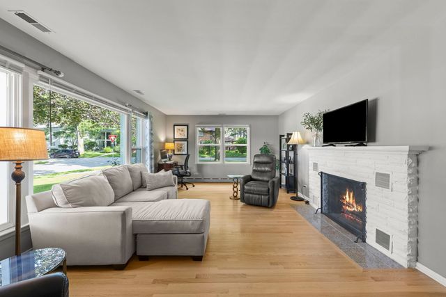 304 S Loomis Street, Naperville, IL 60540